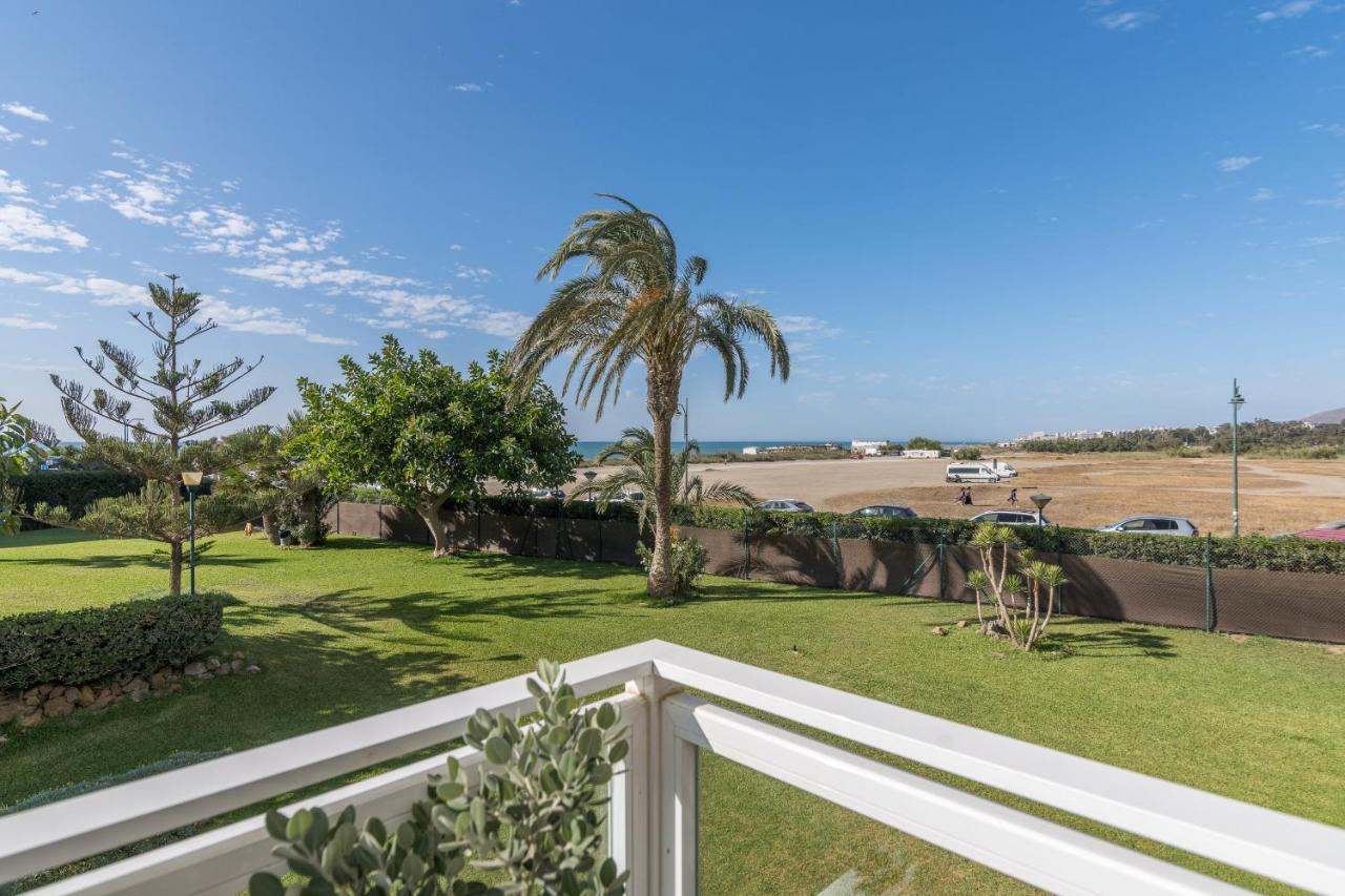 Suite Homes Hesperides Garden Beach Málaga Eksteriør billede